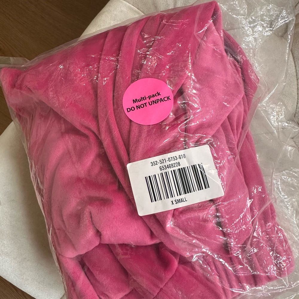 Hollister Pink Velour Tracksuit - Picture 7 of 8